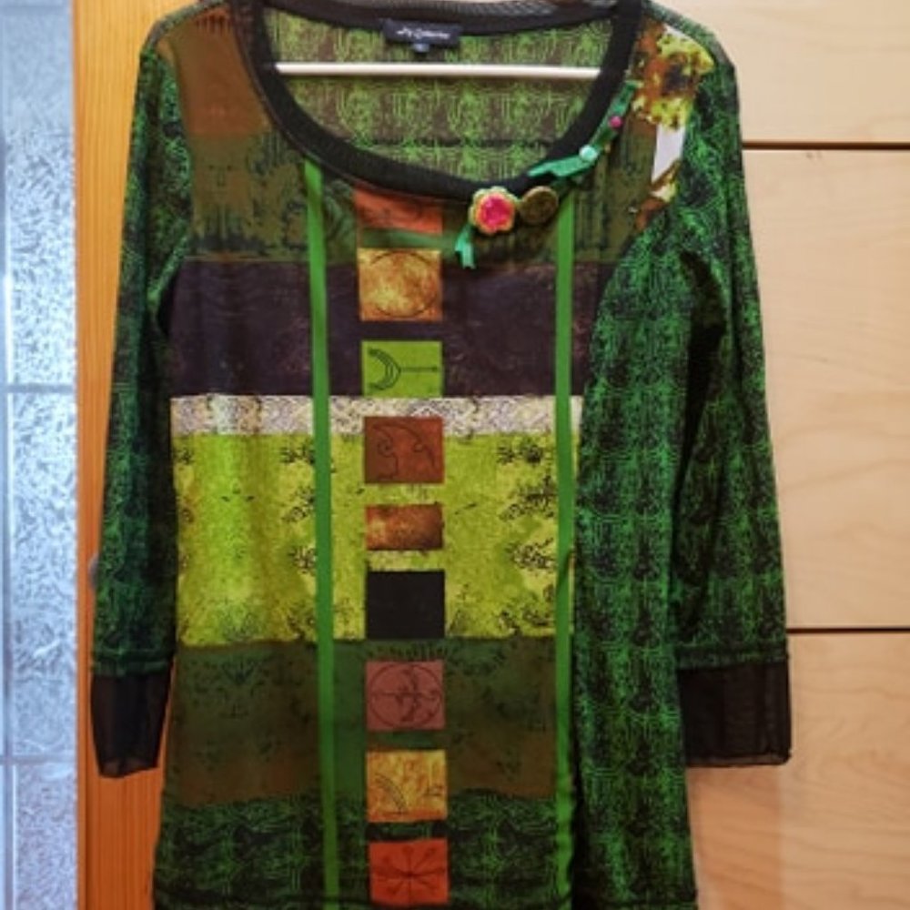 LOVE VINTAGE COLLECTION BLOUSE  SIZE XL